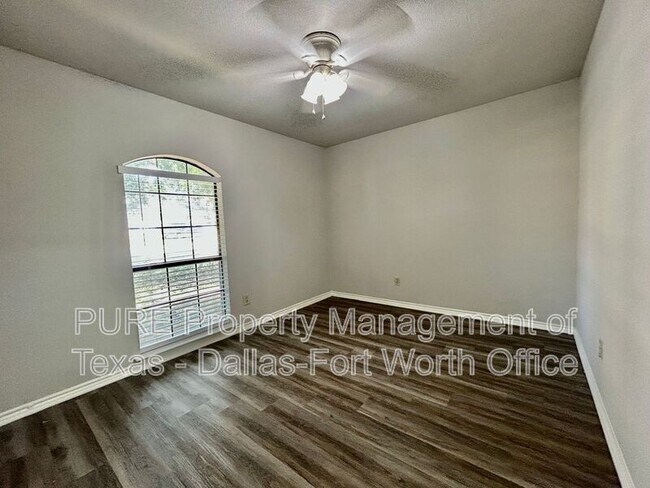 Building Photo - 7729 Red Oak St