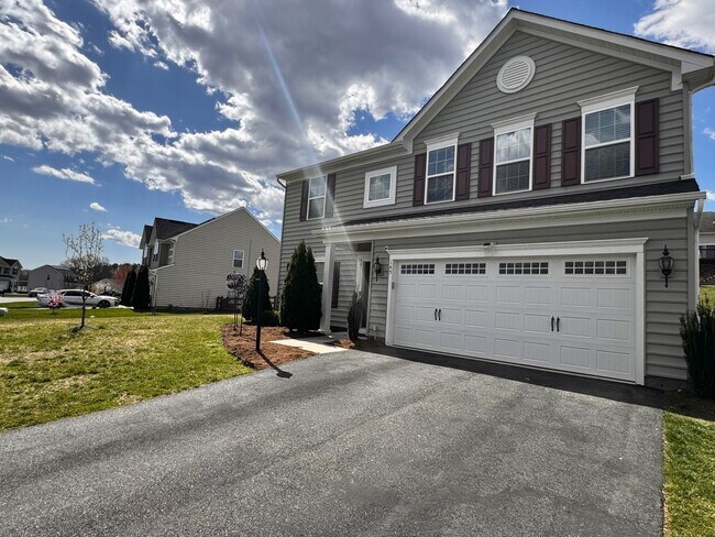 Building Photo - 145 Holly Hill Dr