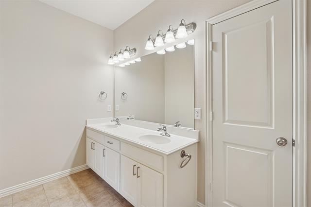 Building Photo - 4407 Lindenwood Dr