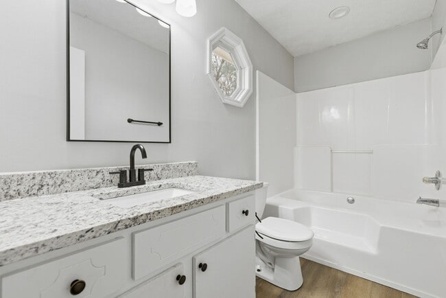 Building Photo - Updated 3BR / 2BA Home – Granite Counters & LVP