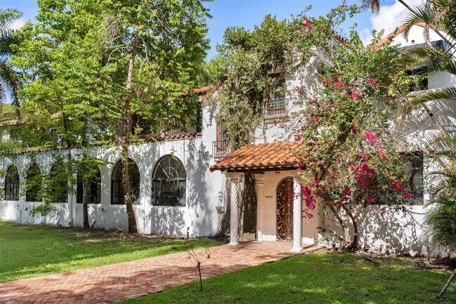 Building Photo - 1624 Granada Blvd