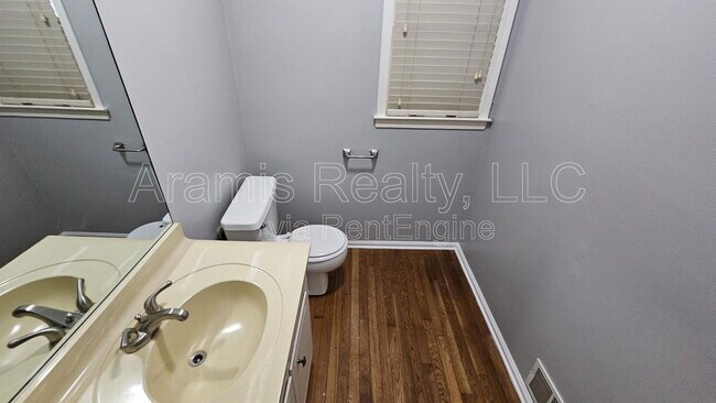 Building Photo - 4858 Glenwhite Dr