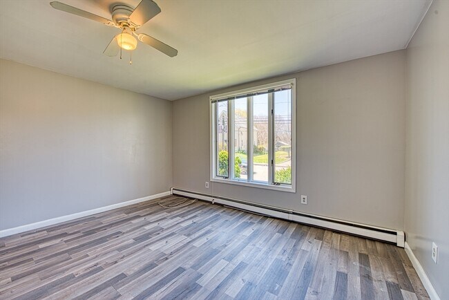 Building Photo - 1246 Somerset Ave