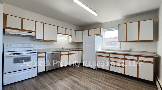 Building Photo - 2913 8th St N