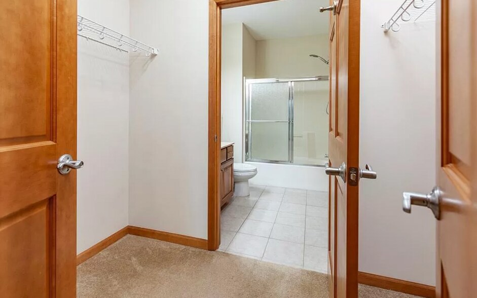 Building Photo - 500 Greenhaven Dr