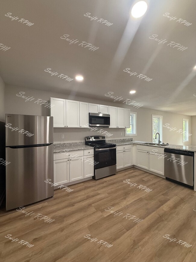 Building Photo - 1030 Oakland Ave