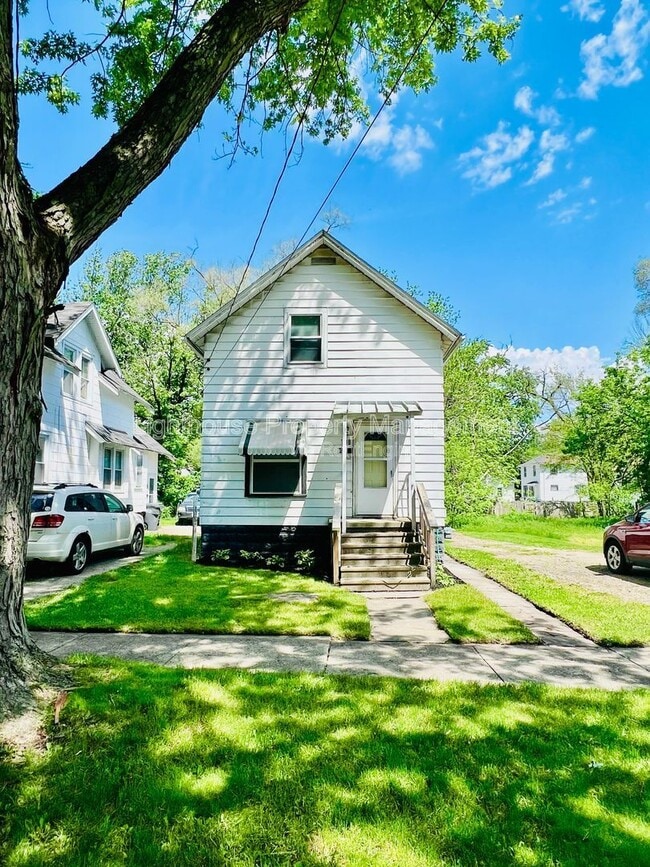 Building Photo - 708 Elizabeth St