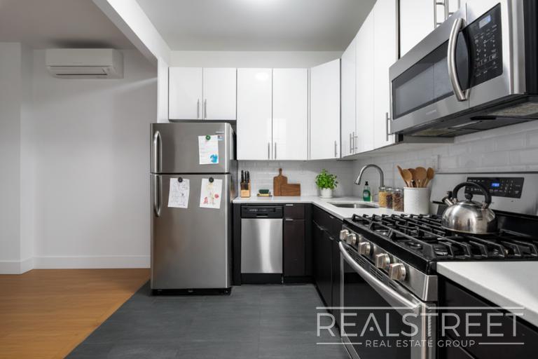 Building Photo - LUXURY 1 BED LOFT in Queens!