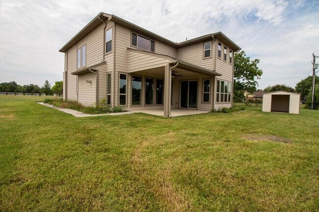 Building Photo - 12 Estates Rd