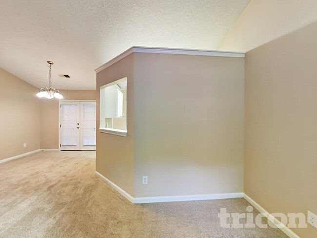 Building Photo - 2033 Pine Cone Dr SW