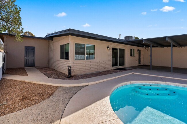 Building Photo - Charming home located in Indian Ridge Esta...