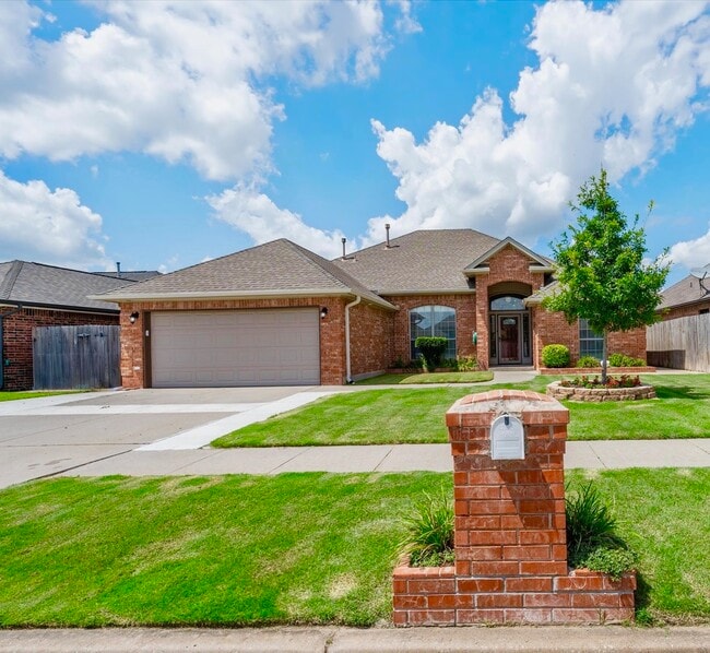 Building Photo - 541 SW 154th Ct