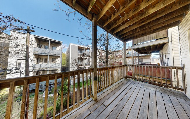 Building Photo - 205 Chelsea St