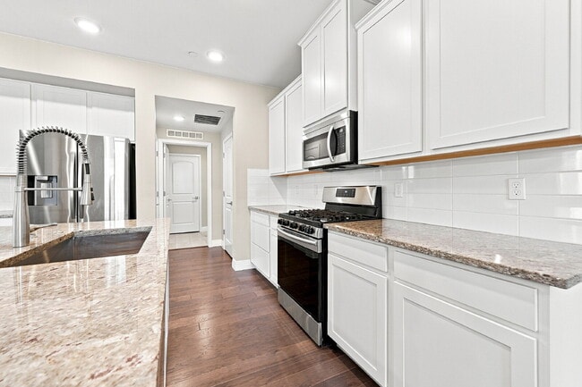 Building Photo - $2,495.95- 3 Bed, 3 Bath Condo in Aurora with In Unit Laundry!