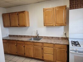 Building Photo - 534 3rd St