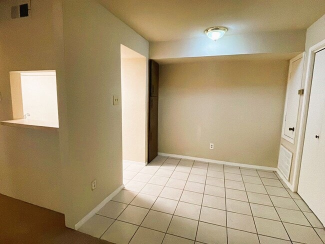 Building Photo - 7200 Clarewood Dr #1805**Ask about our NO ...