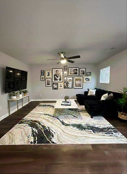 Building Photo - 43 River Rock St