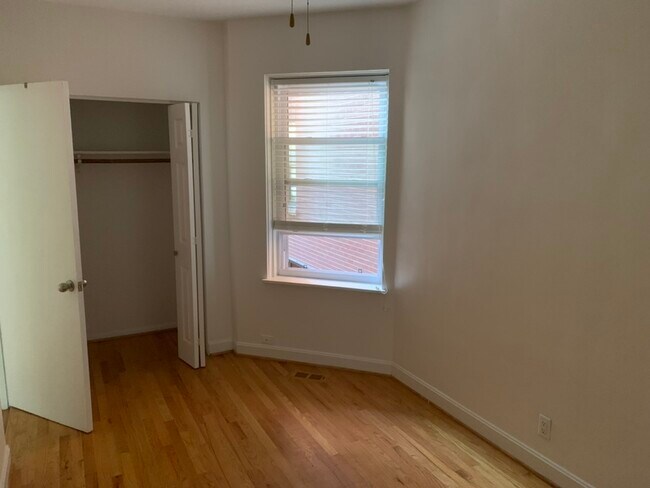Building Photo - 3834 N Hermitage Ave