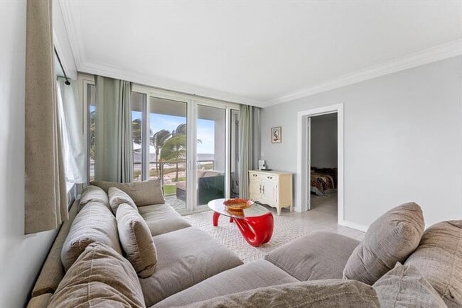 Building Photo - 1041 Hillsboro Mile