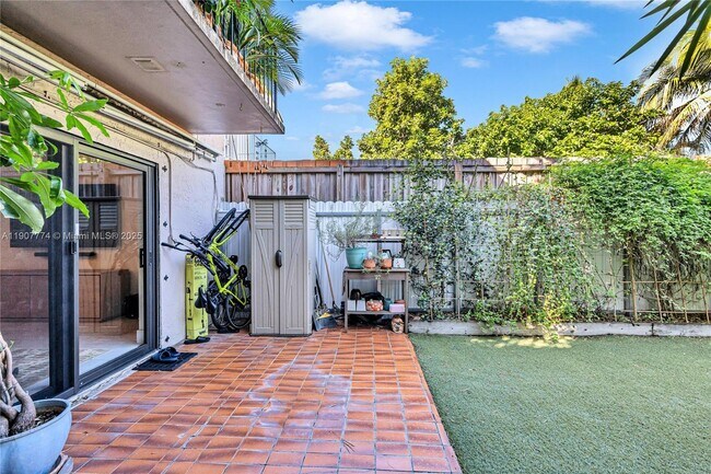 Building Photo - 2965 SW 25th Ter