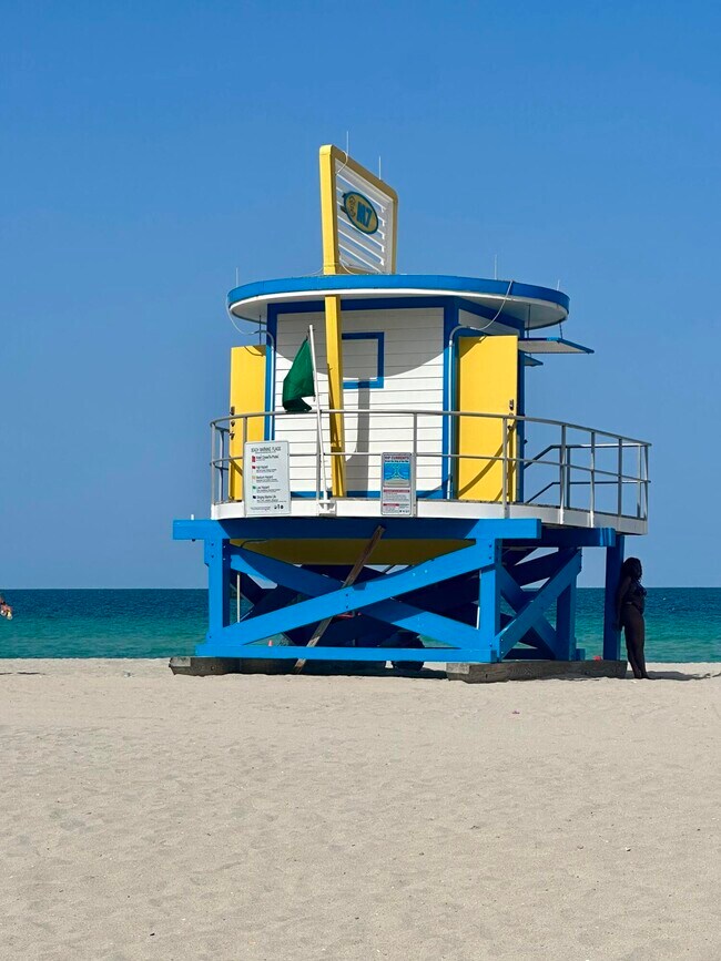 Building Photo - 330 SE 2nd St