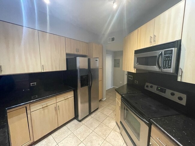 Building Photo - 101 W Market St