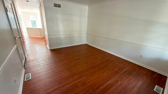 Building Photo - 1071 King Way