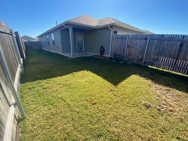 Building Photo - 10301 Mager Ln