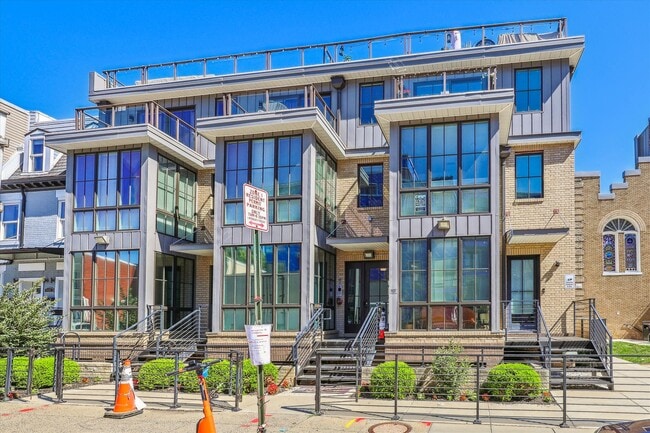 Primary Photo - 625 Park Rd NW
