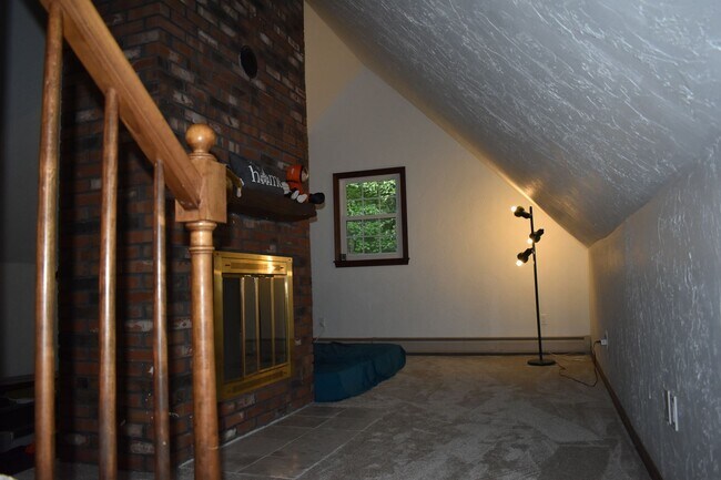 Building Photo - Well maintained, 3 Bedroom single family h...
