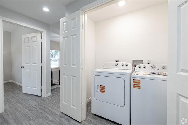 Building Photo - 600 E Marble St