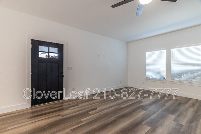 Building Photo - 1934 Lamar St