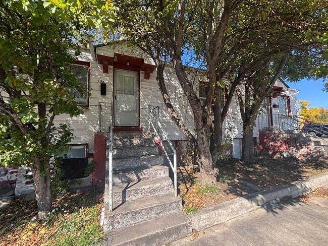 Primary Photo - 528-528 E Putnam St