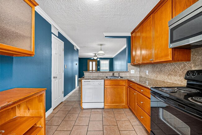 Building Photo - 1220 Shadowdale Dr