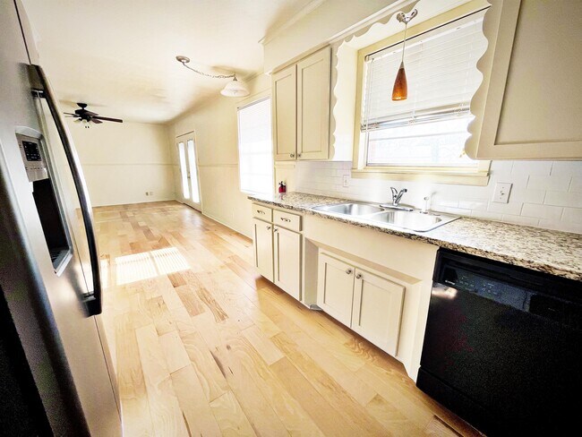 Building Photo - 2823 Amy Ln