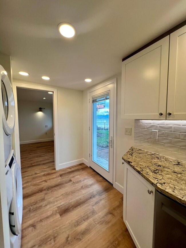 Building Photo - Private Waterfront Apartment