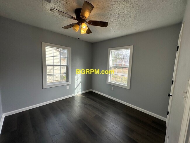 Building Photo - 2 BD 1 BA