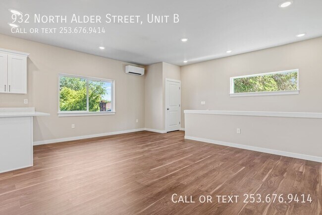 Building Photo - 932 N Alder St