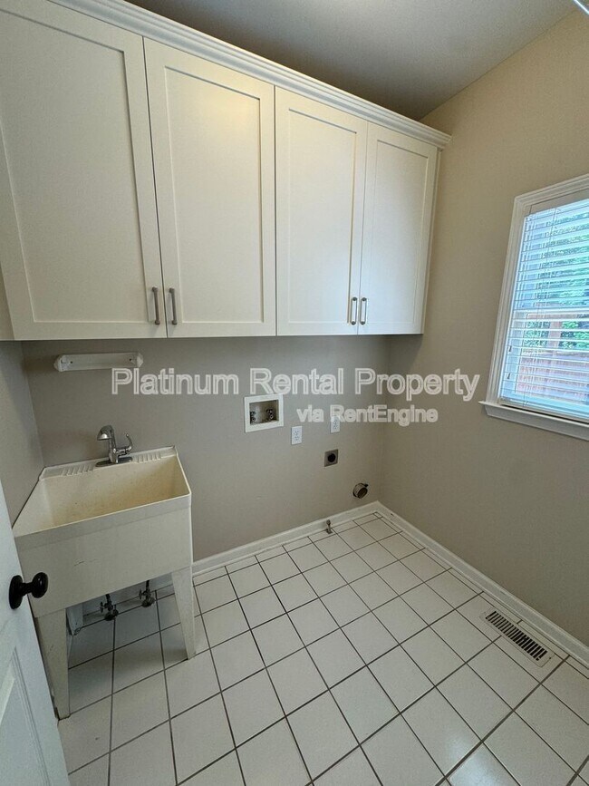 Building Photo - 830 Eden Green Ct