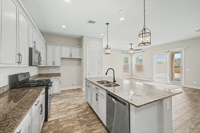 Building Photo - 8833 S 167th Ln