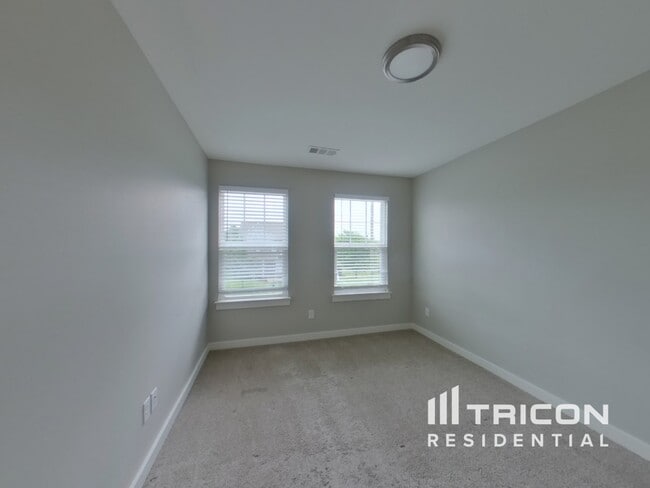 Building Photo - 6014 Sentinel Dr