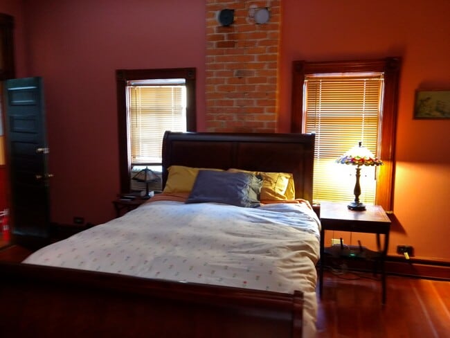 Building Photo - 314 N 1st St W