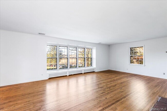 Building Photo - 110 Hegemans Ln