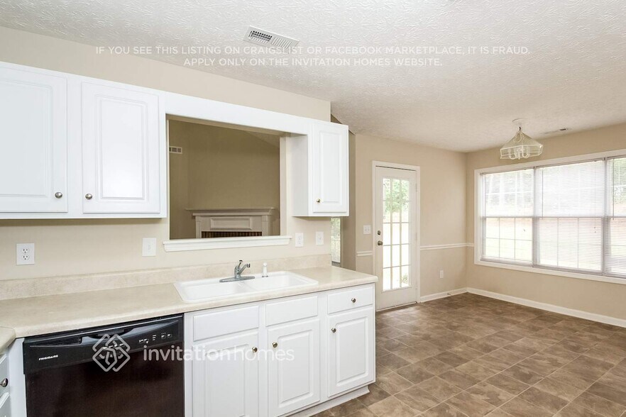 Building Photo - 180 Eastfield Ct
