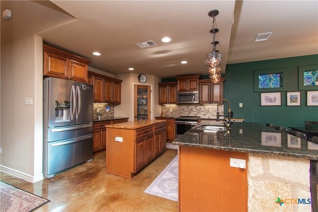 Building Photo - 1020 Woodland Bend Cir