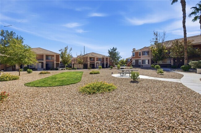 Building Photo - 1501 Truett St