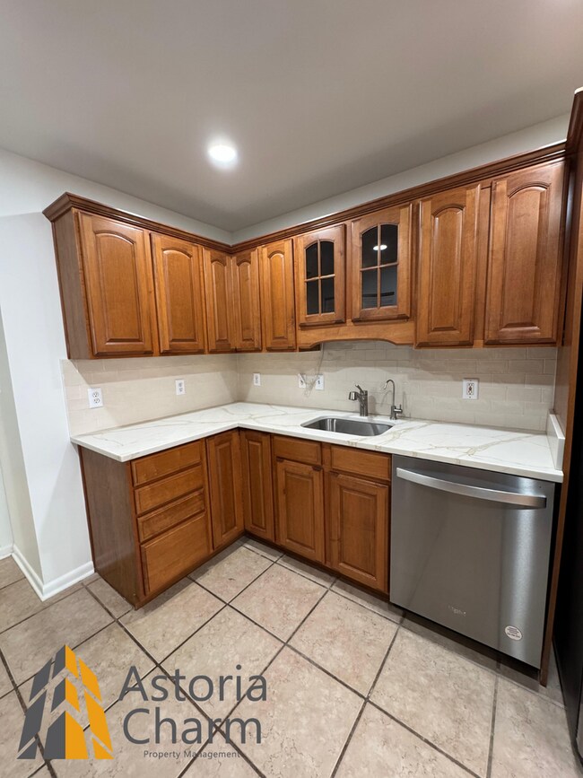 Building Photo - Spacious 5 Bedroom 3 Bath + Den Single Family Detached Home