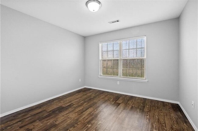 Building Photo - 611 Lasso Ln
