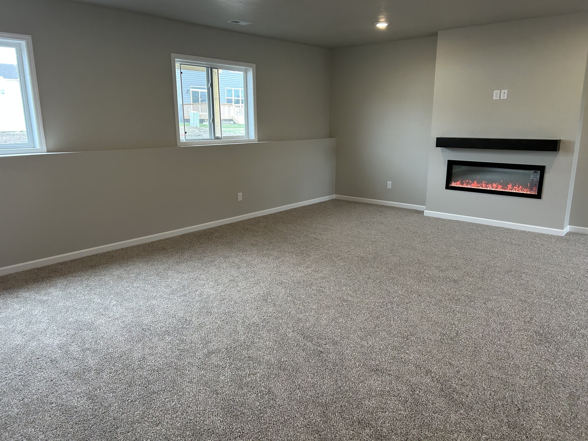 Family room with fireplace - 5940 S Coneflower Ave