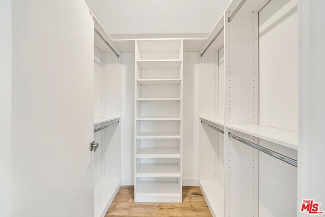 Building Photo - 1584 W 37th St